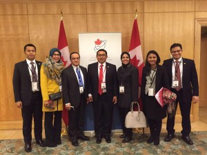 Delegasi Indonesia bersama Dubes RI untuk Kanada dalam sidang APPF. Dari kiri ke kanan: Andika Pandu, Dwie Aroem, Dubes RI untuk Kanada, Fadli Zon, Nurhayati Ali Assegaf, Irine Yusiana, dan Hanafi Rais.